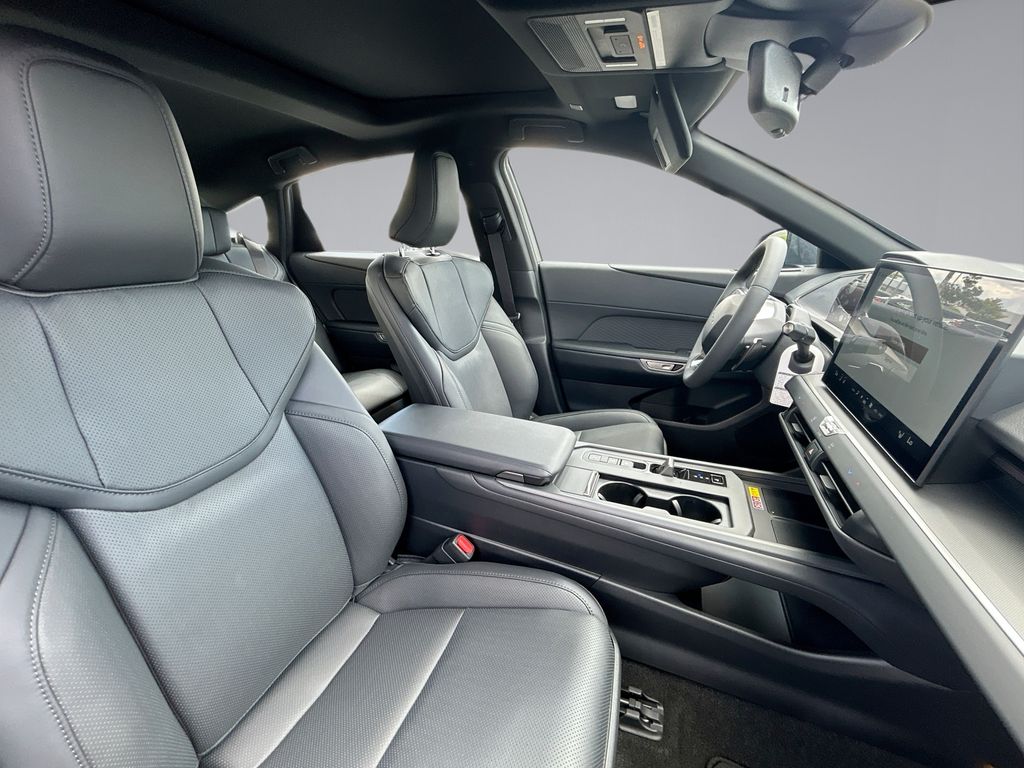 Thumbnail: 2026 Lexus ES - 4