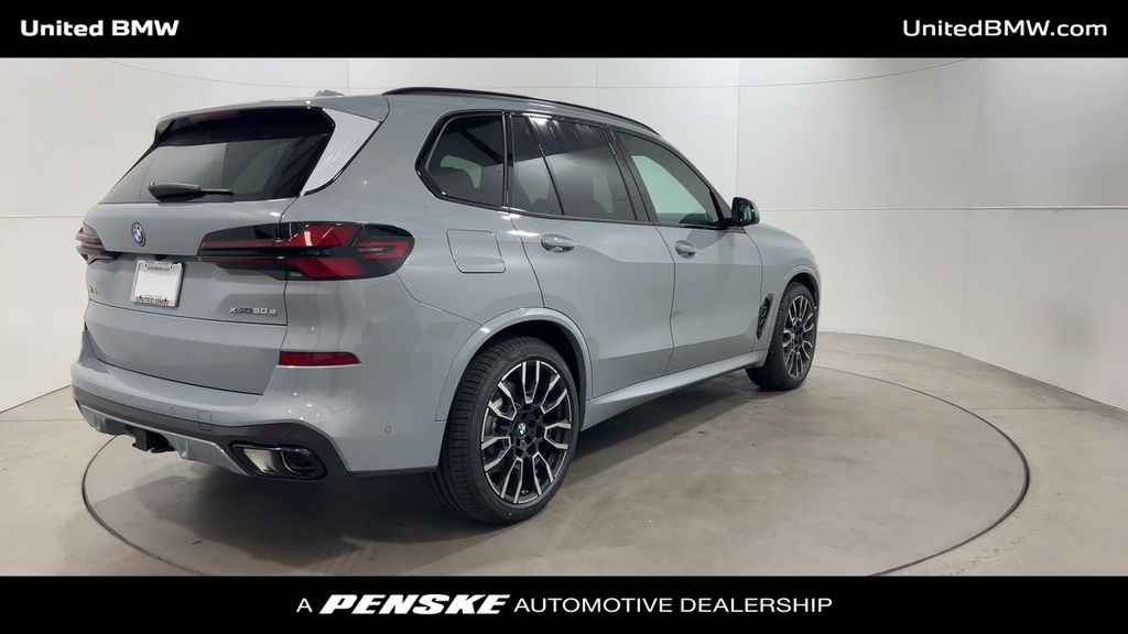 2025 BMW X5 xDrive50e 8