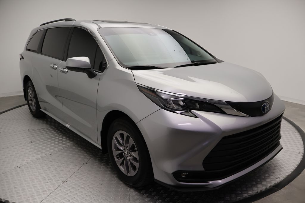 Thumbnail: 2025 Toyota Sienna - 6