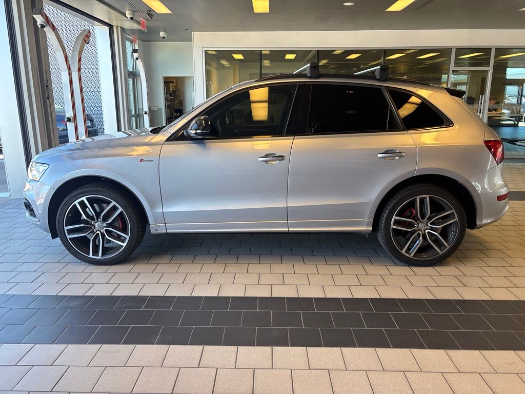 Thumbnail: 2017 Audi SQ5 - 4