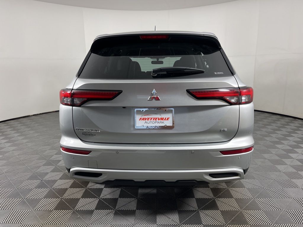 Thumbnail: 2024 Mitsubishi Outlander - 10