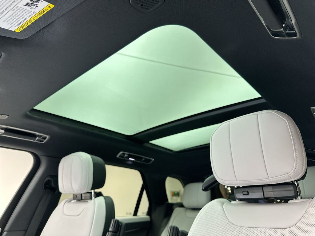 Thumbnail: 2026 Land Rover Range Rover Sport - 11