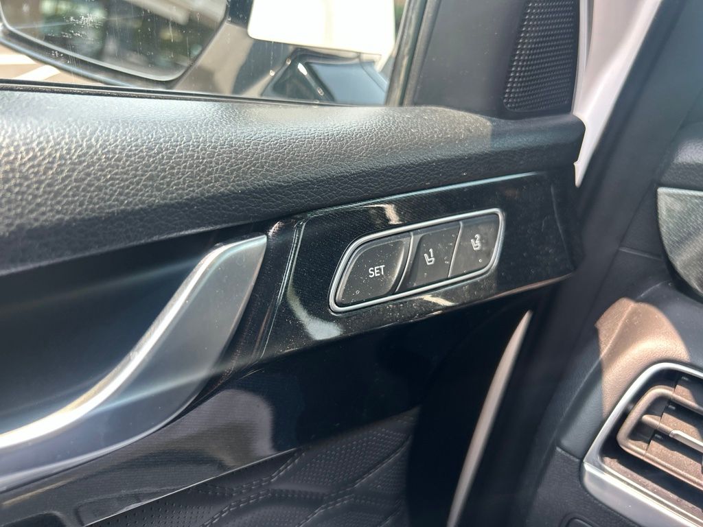 Used 2022 White Hyundai Calligraphy image 13