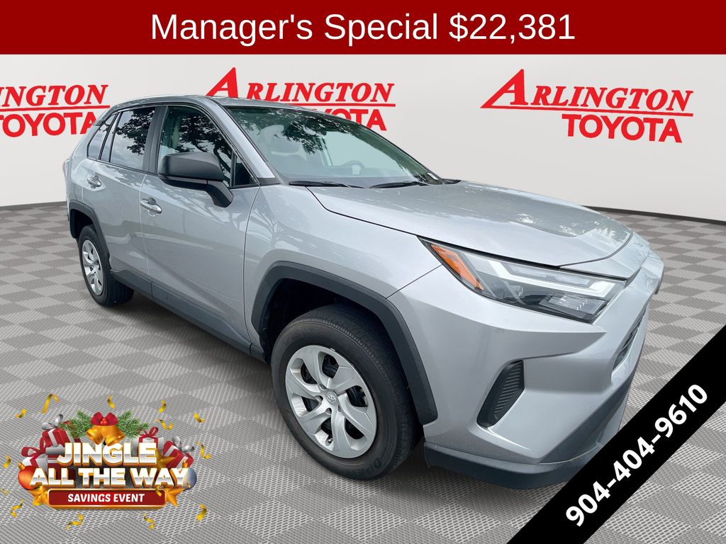2023 Toyota RAV4 LE's photo