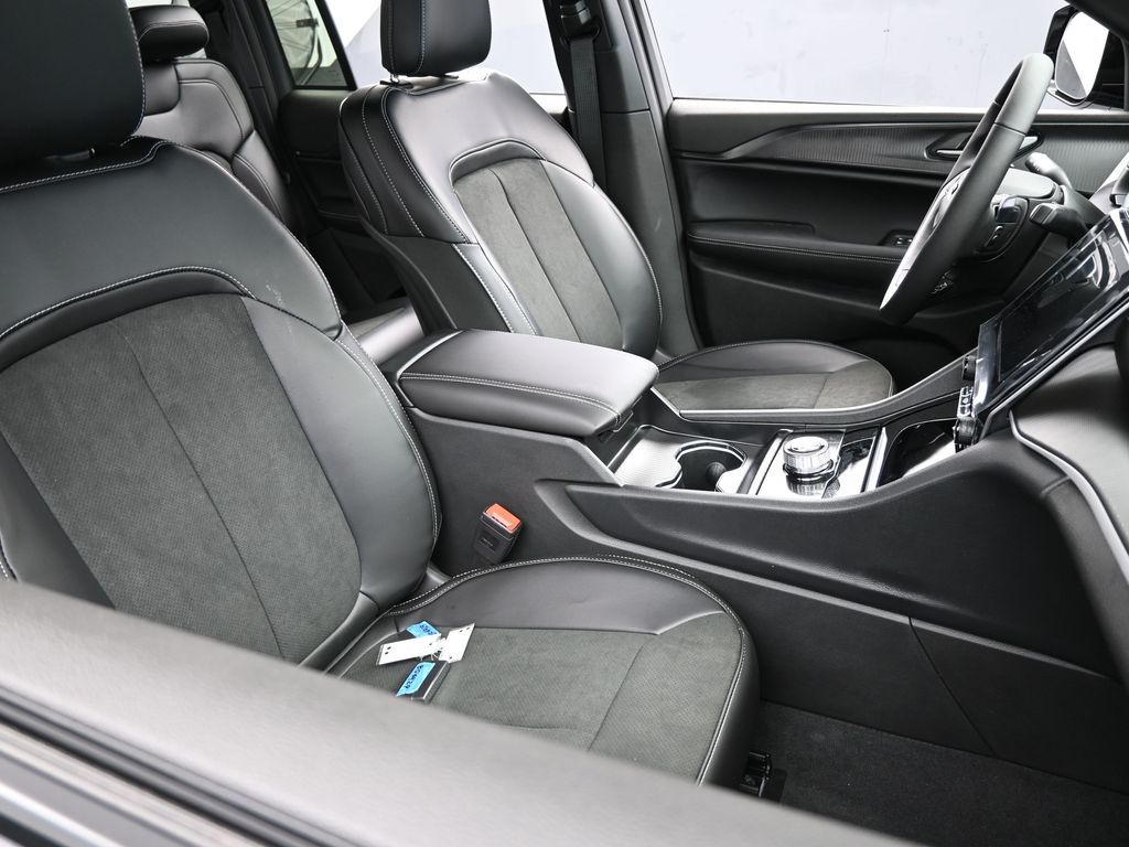 New 2025 Baltic Gray Metallic Clearcoat Jeep Altitude X image 39