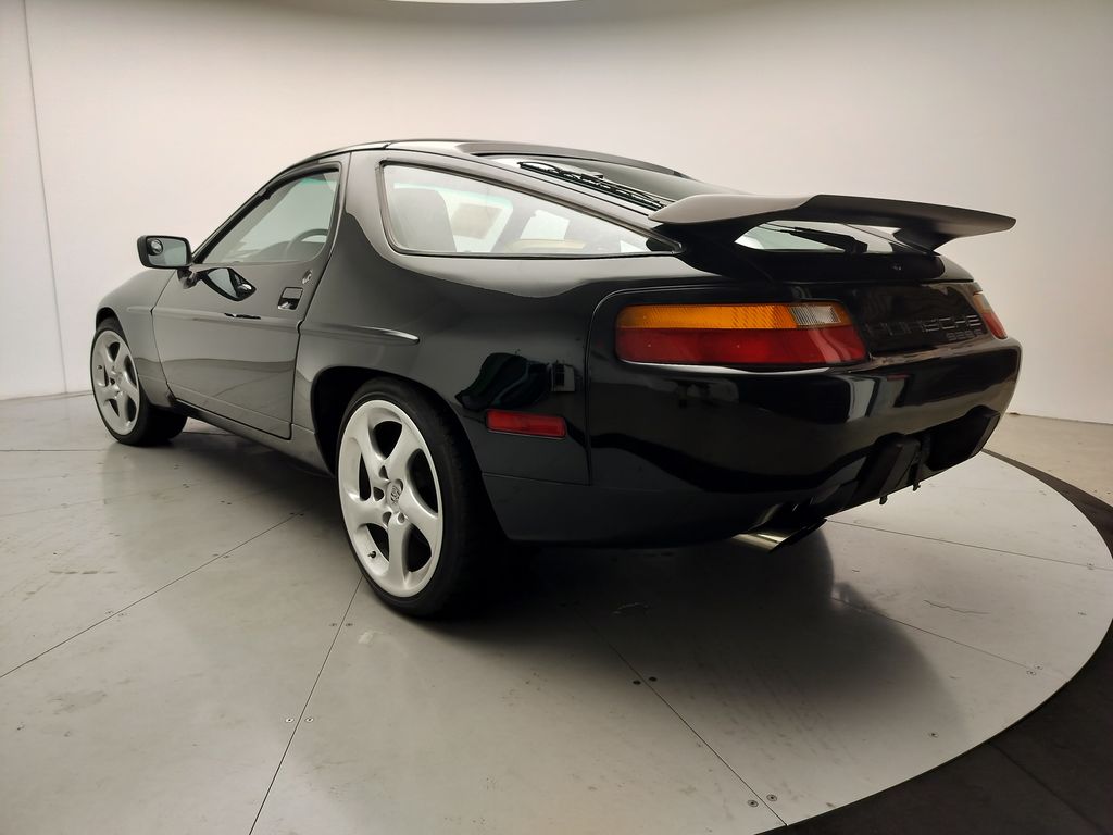 Thumbnail: 1988 Porsche 928 - 3