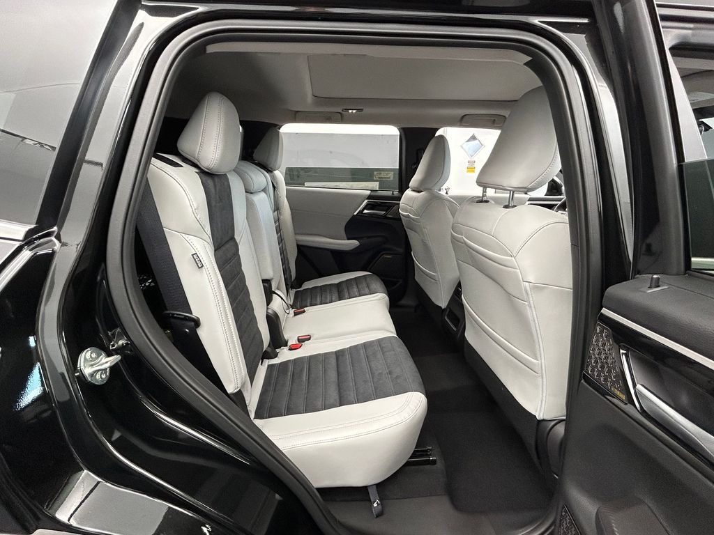 New 2026 Black Diamond Mitsubishi SE image 45
