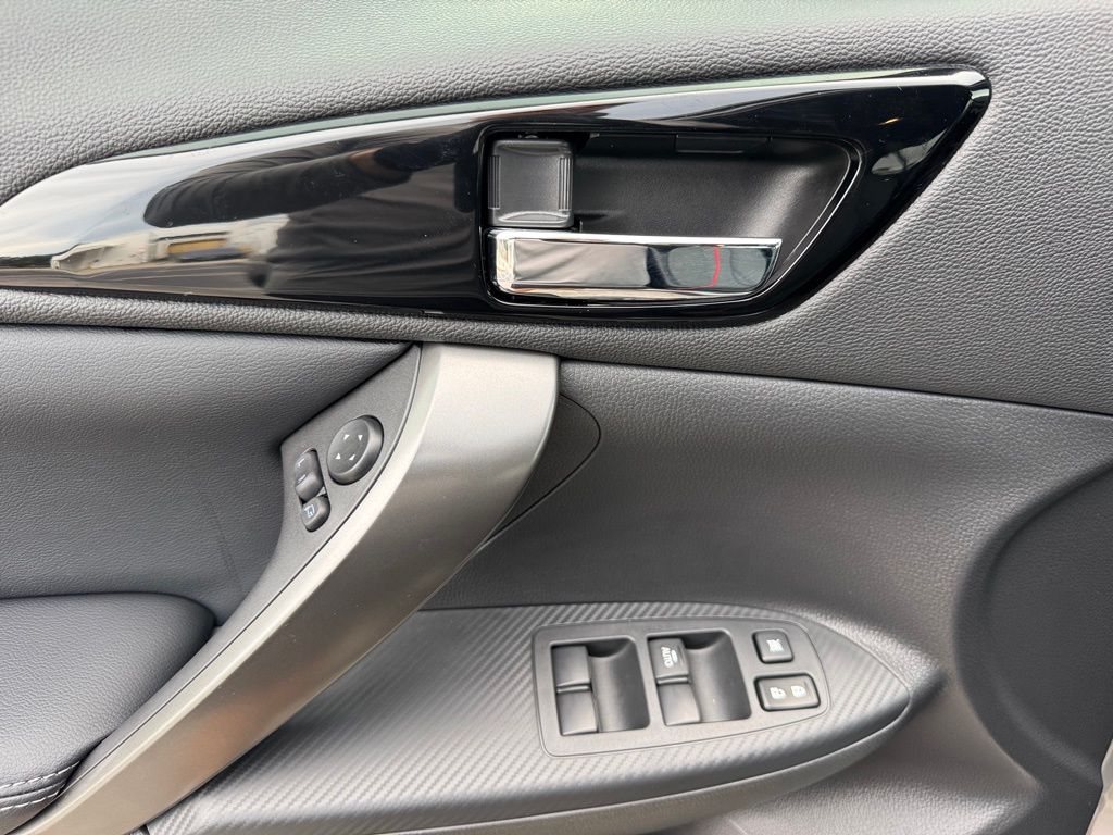 2025 Mitsubishi Eclipse Cross SEL photo 29