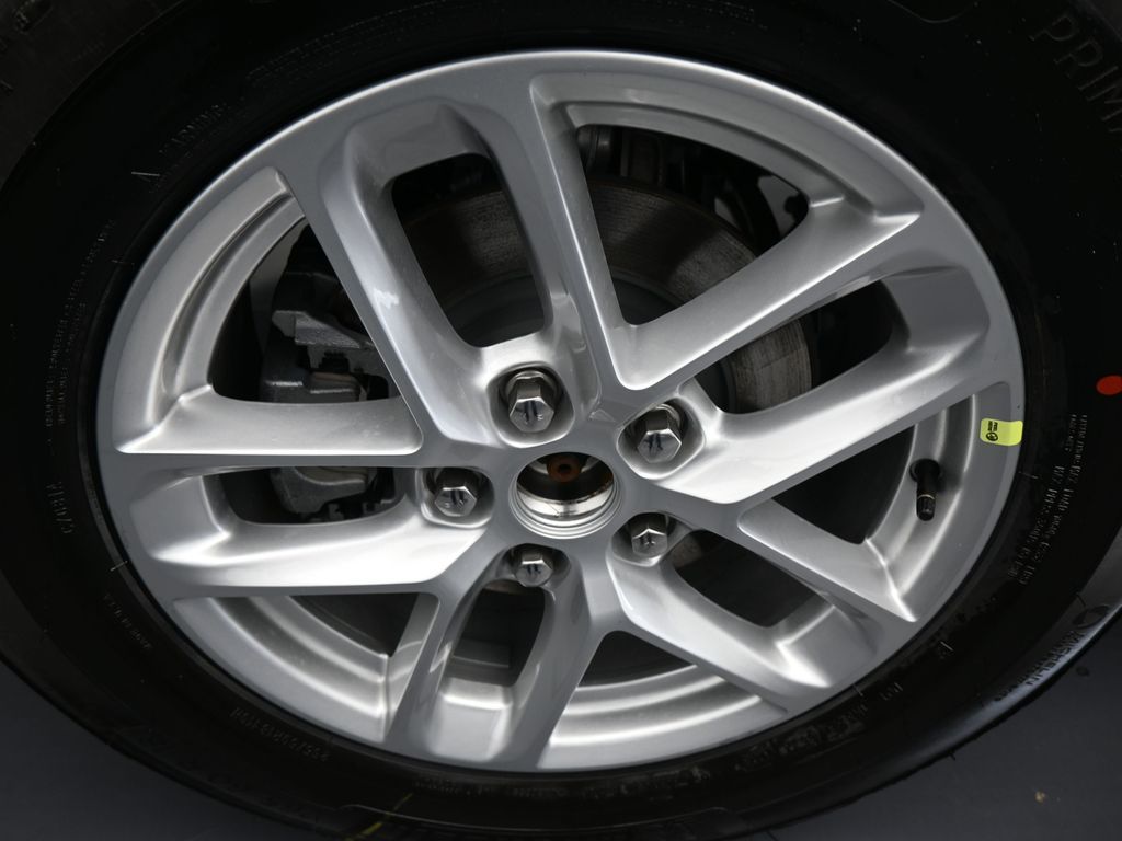 New 2026 Baltic Gray Metallic Clearcoat Jeep Laredo image 39