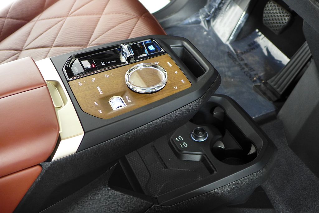 Thumbnail: 2023 BMW iX - 14