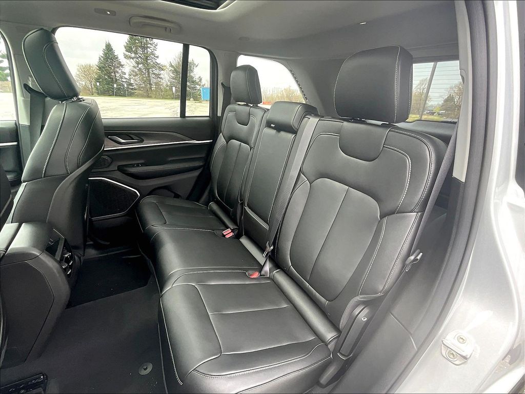 2024 Jeep Grand Cherokee — photo 15