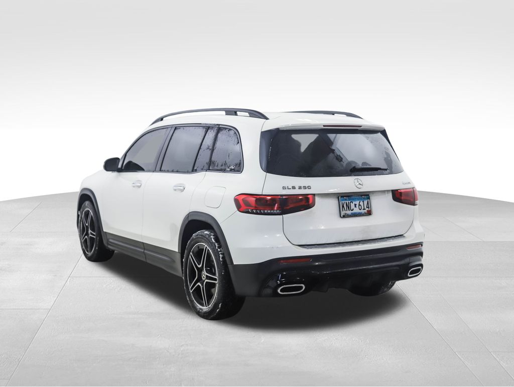 Thumbnail: 2021 Mercedes-Benz GLB - 3