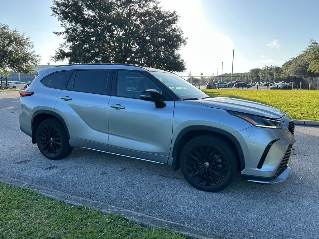 Thumbnail: 2023 Toyota Highlander - 7