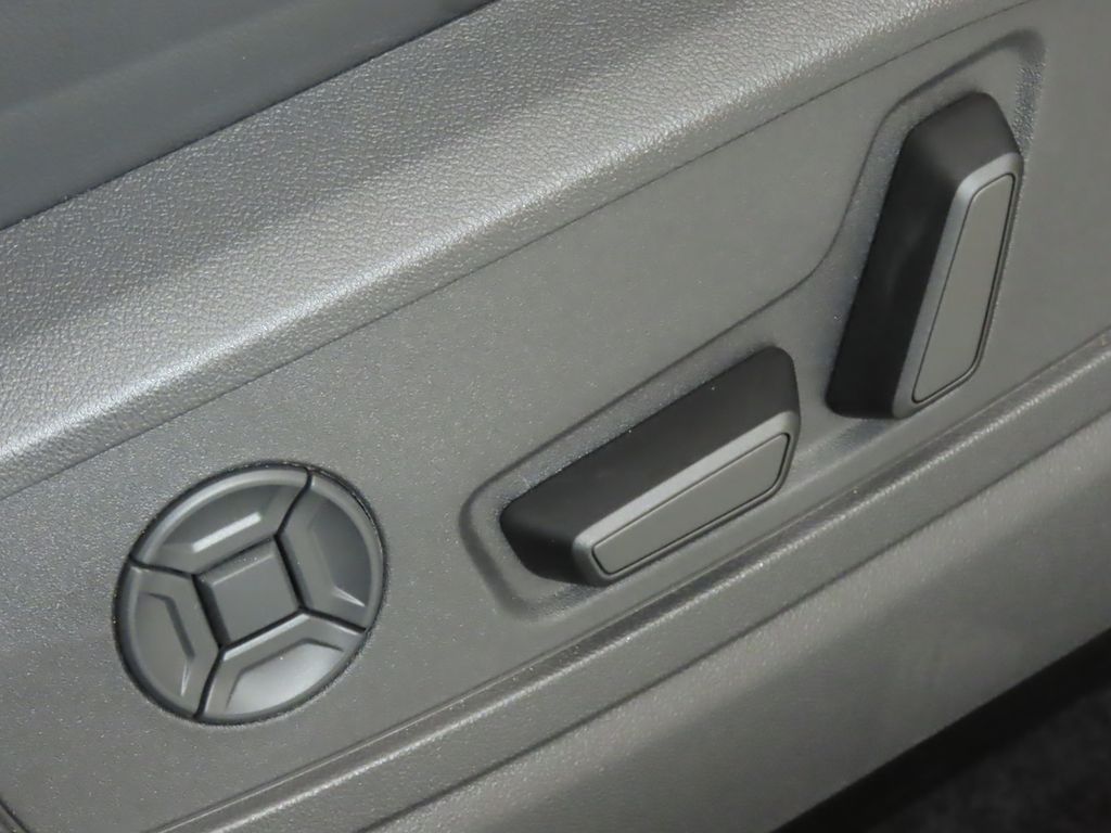 Thumbnail: 2025 Audi Q5 - 32