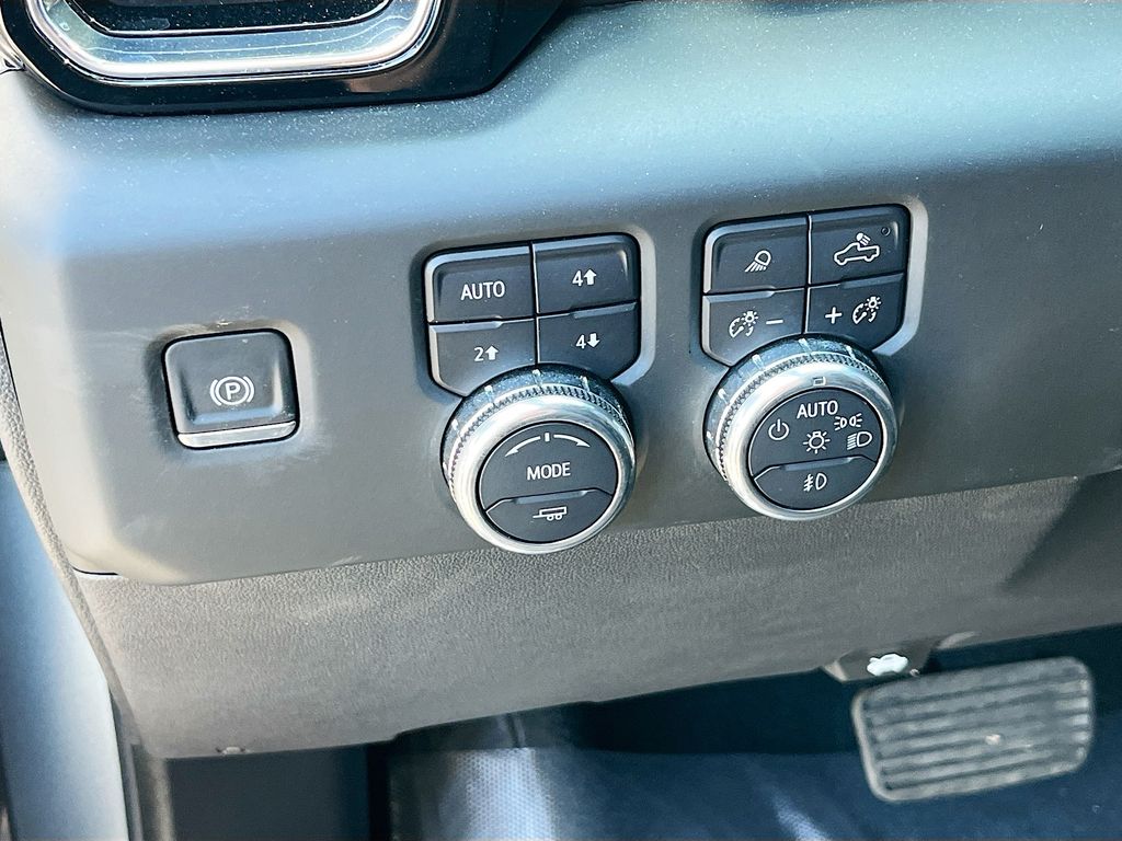 Used 2025 Silver GMC Denali image 10
