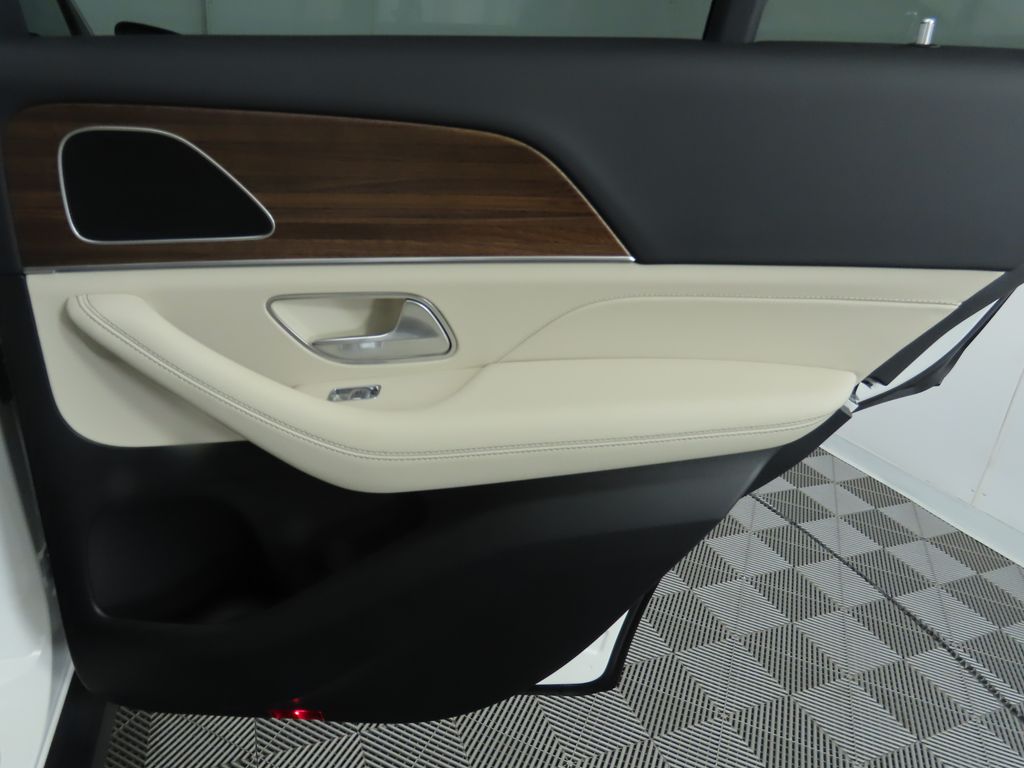 Thumbnail: 2026 Mercedes-Benz GLE - 28