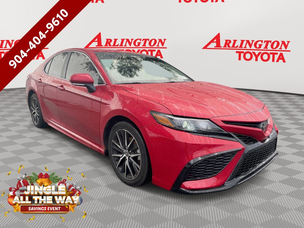 2023 Toyota Camry SE's photo