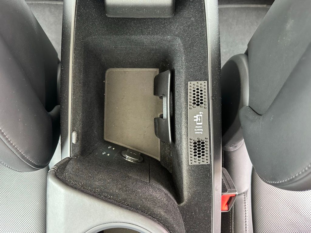 Thumbnail: 2023 Porsche Taycan - 25