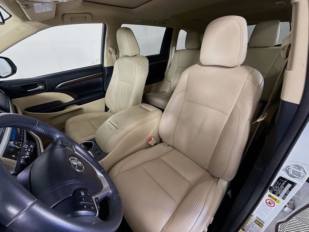 Thumbnail: 2015 Toyota Highlander - 19