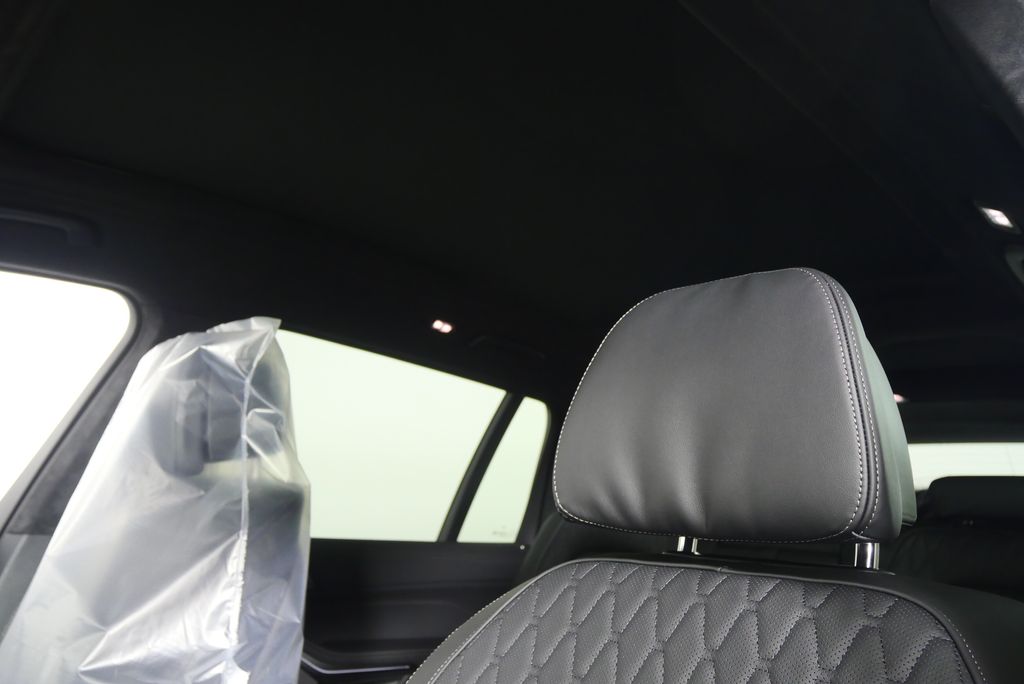 Thumbnail: 2026 BMW X7 - 12