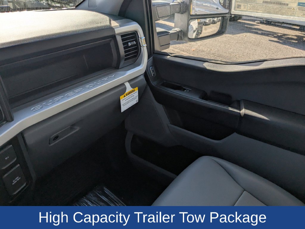 2025 Ford F-550 Chassis XL
