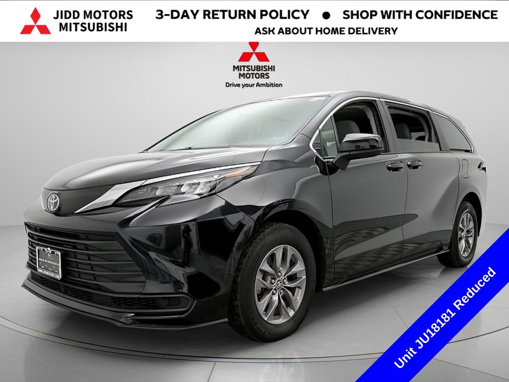2024 Toyota Sienna LE 8-Passenger FWD