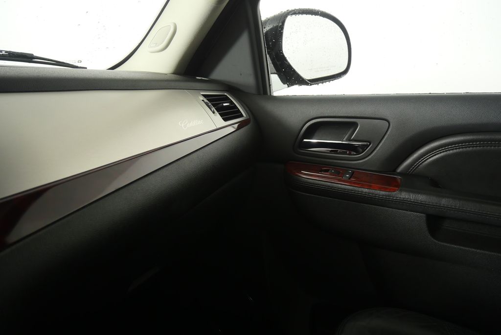 Thumbnail: 2010 Cadillac Escalade - 25