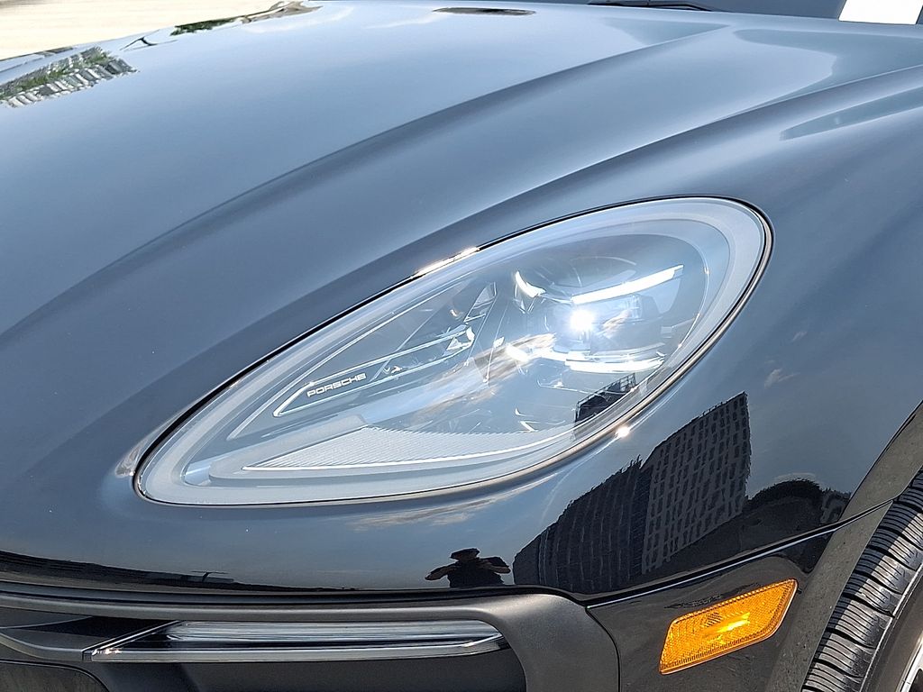 Thumbnail: 2026 Porsche Macan - 11