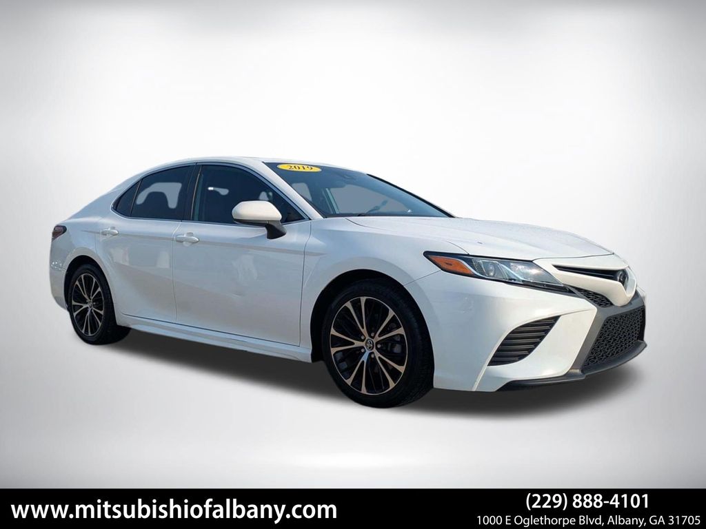 2019 Toyota Camry SE