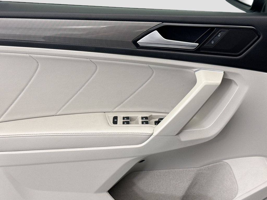 Thumbnail: 2023 Volkswagen Tiguan - 21