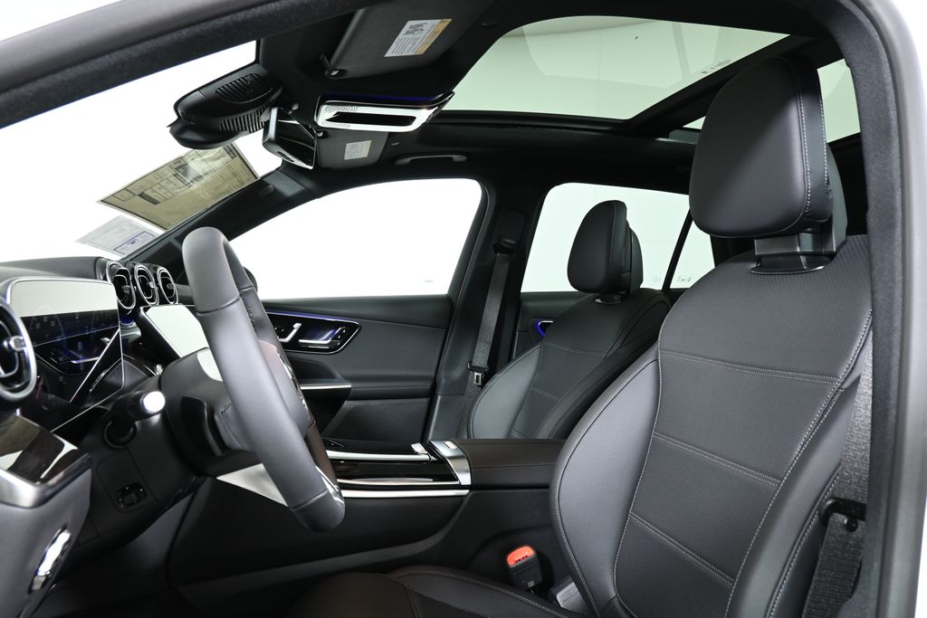 2025 Mercedes-Benz GLC 300 13