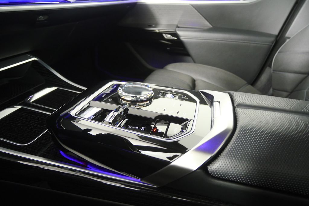 Thumbnail: 2024 BMW 7 Series - 26