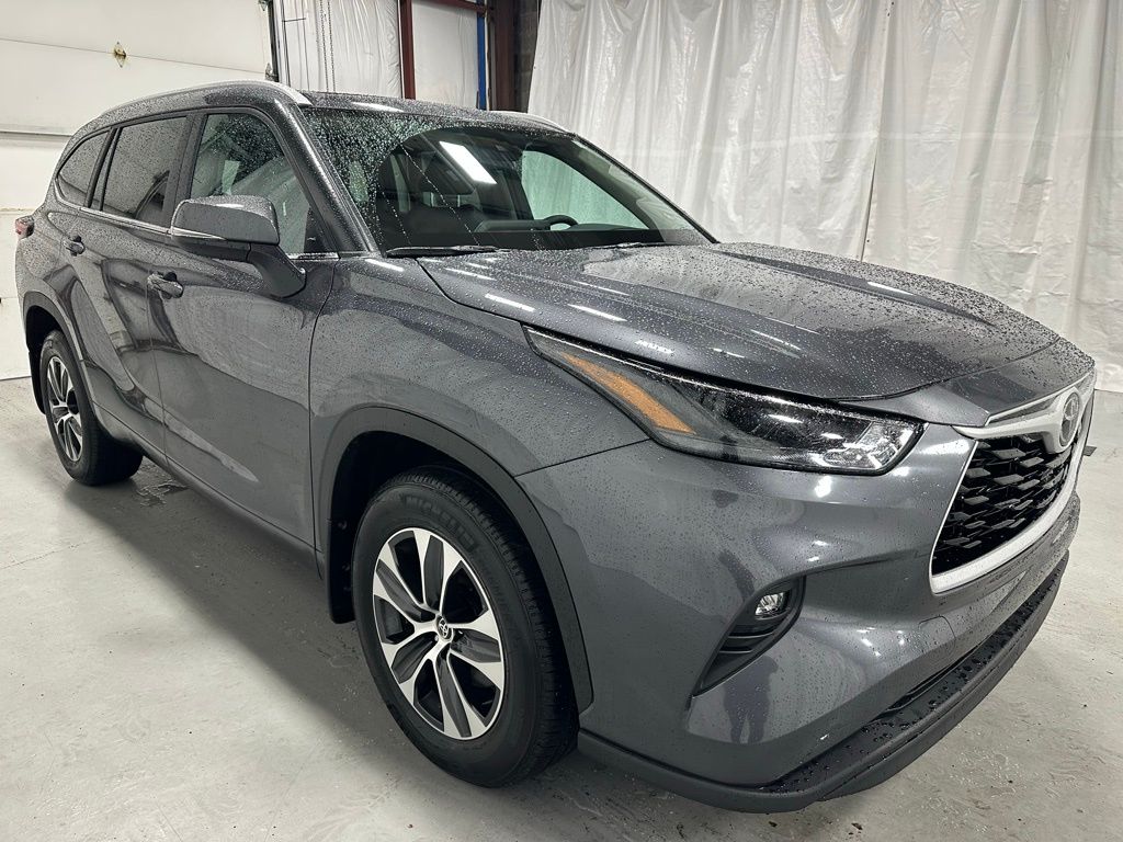 2025 Toyota Highlander XLE AWD