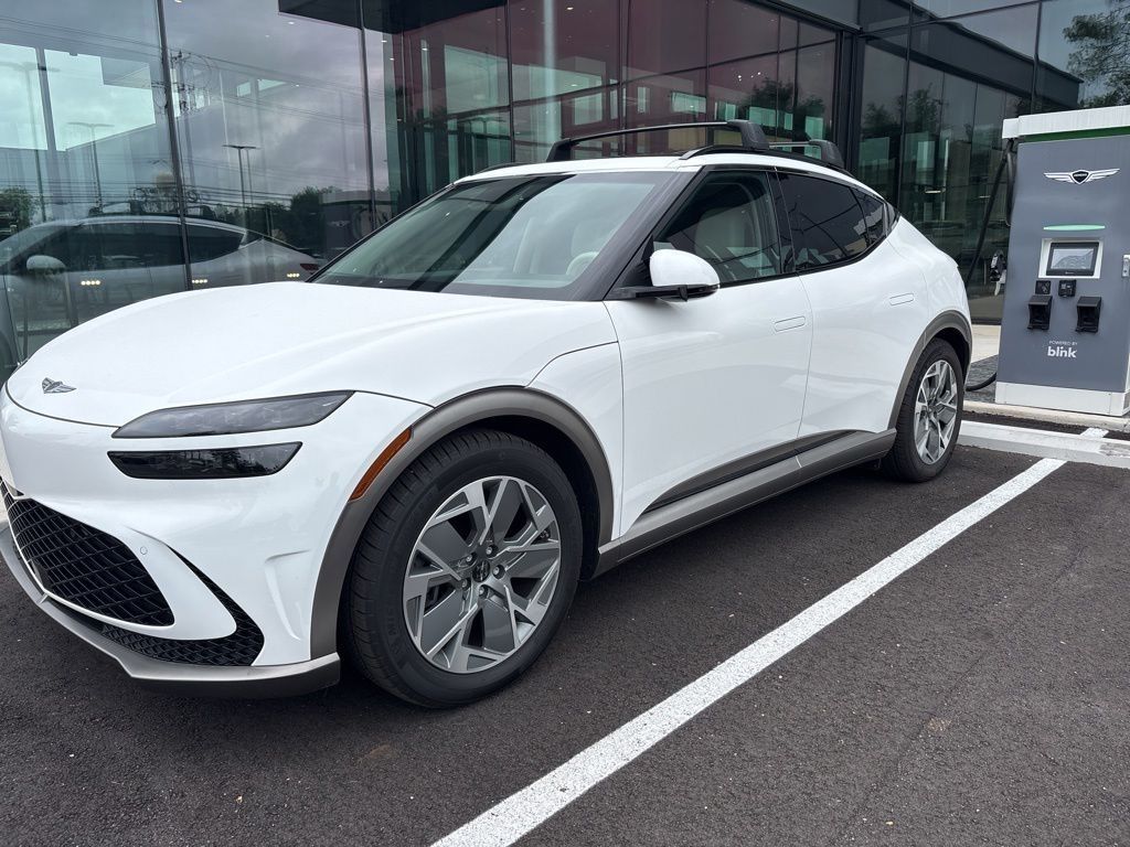 Uyuni White 2025 Genesis GV60 Standard FWD SUV / Crossover Rear-Wheel Drive 1-Speed Automatic