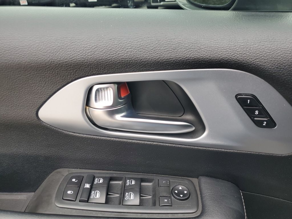 Used Car 2020 Chrysler Pacifica  Touring L Plus For Sale Under $25,000 In Austin, Texas