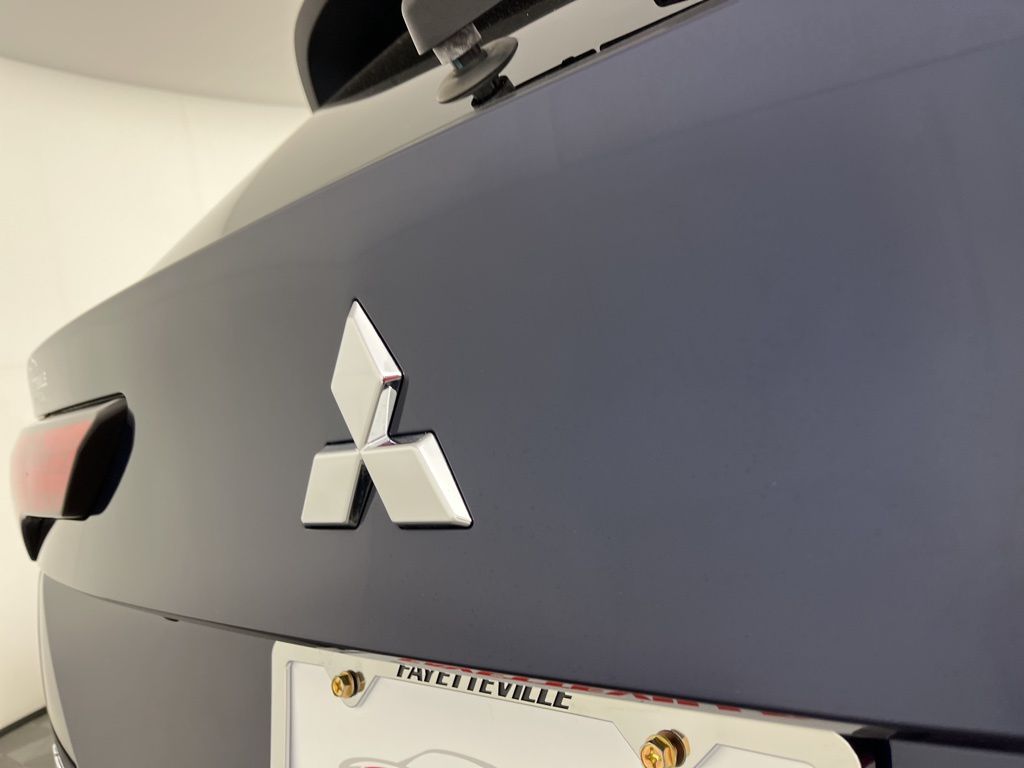 Thumbnail: 2024 Mitsubishi Outlander - 13