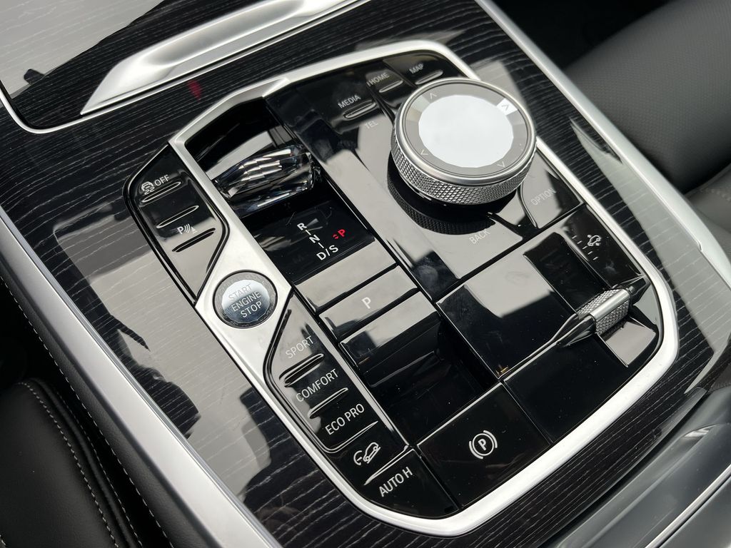 Thumbnail: 2026 BMW X7 - 20