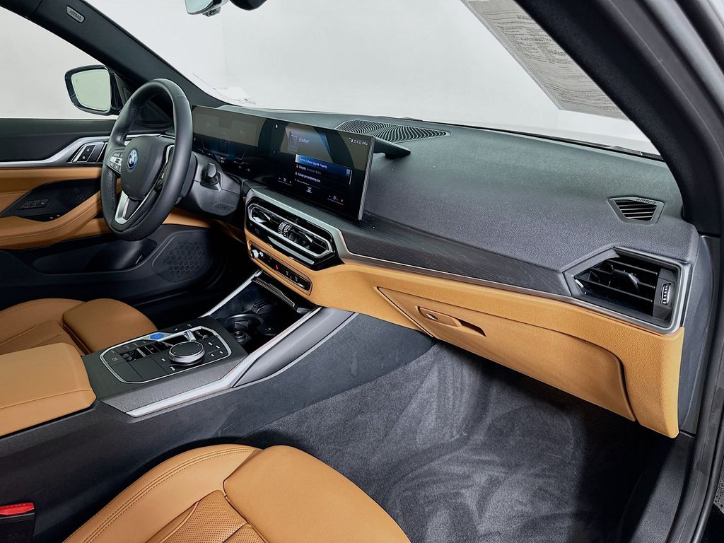 Thumbnail: 2023 BMW i4 - 30