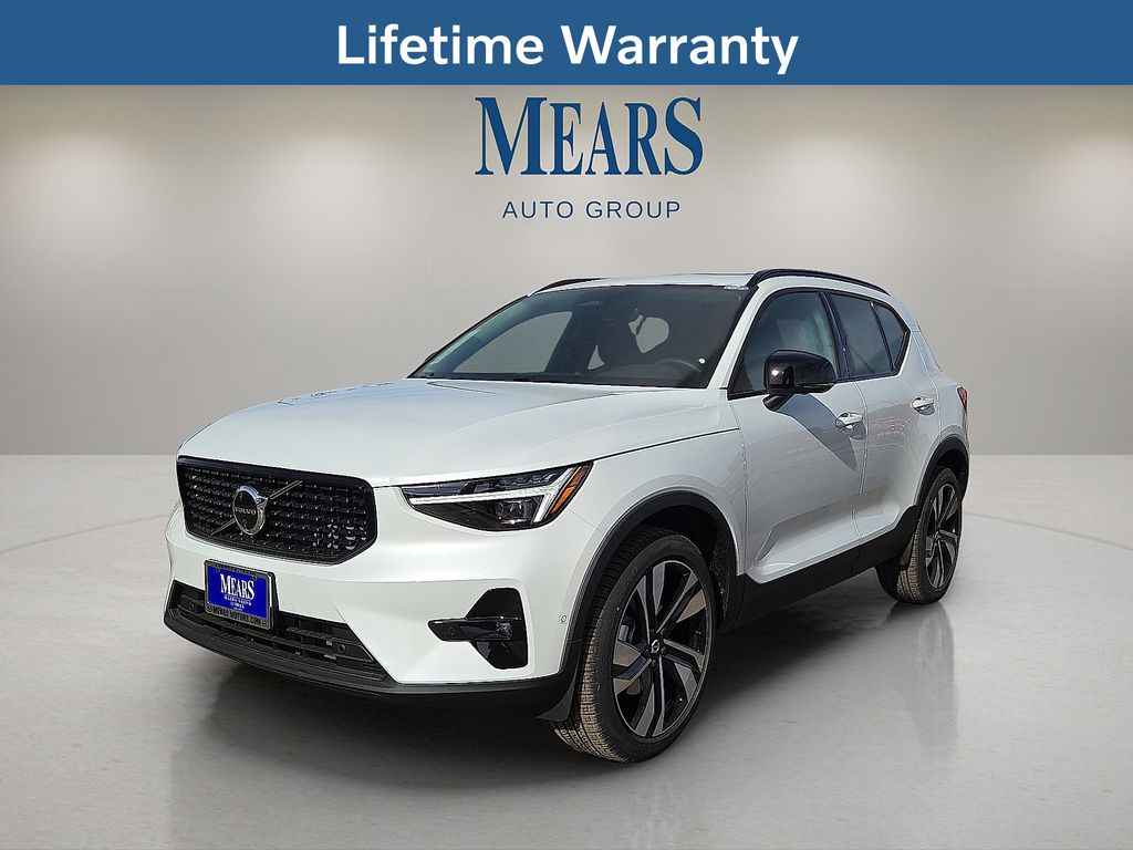 Crystal White 2026 Volvo XC40 B5 Ultra AWD SUV / Crossover All-Wheel Drive Automatic
