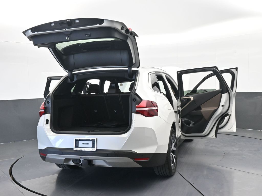 Used 2025 Mineral White Metallic BMW 30 xDrive image 79