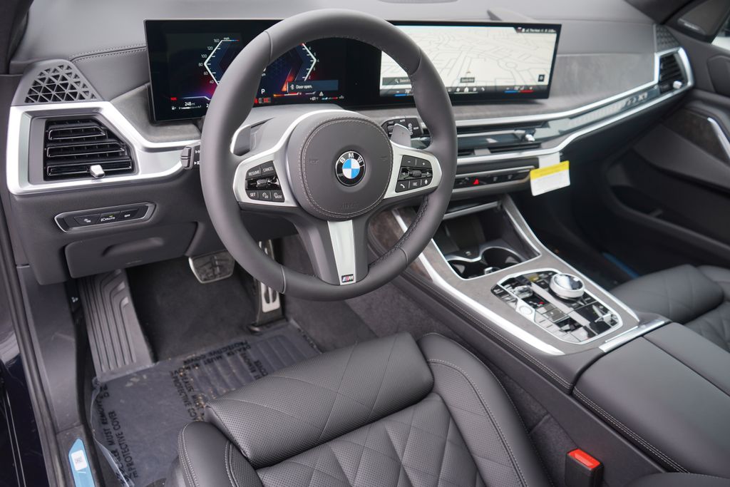 2025 BMW X7 xDrive40i 12