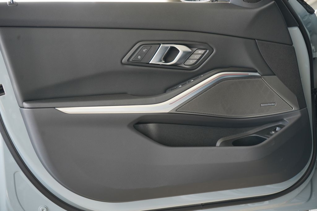 Thumbnail: 2026 BMW 3 Series - 10