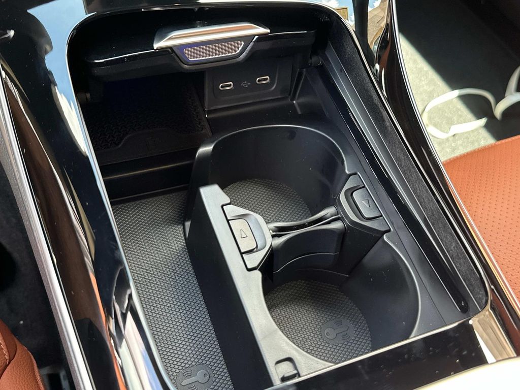 Thumbnail: 2025 Mercedes-Benz C-Class - 12