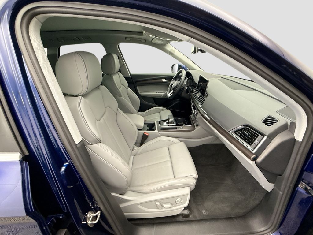 Thumbnail: 2025 Audi Q5 - 19