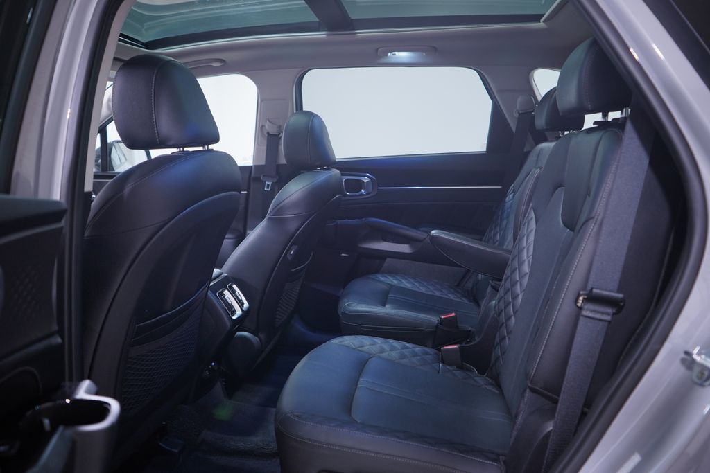 Thumbnail: 2022 Kia Sorento - 9
