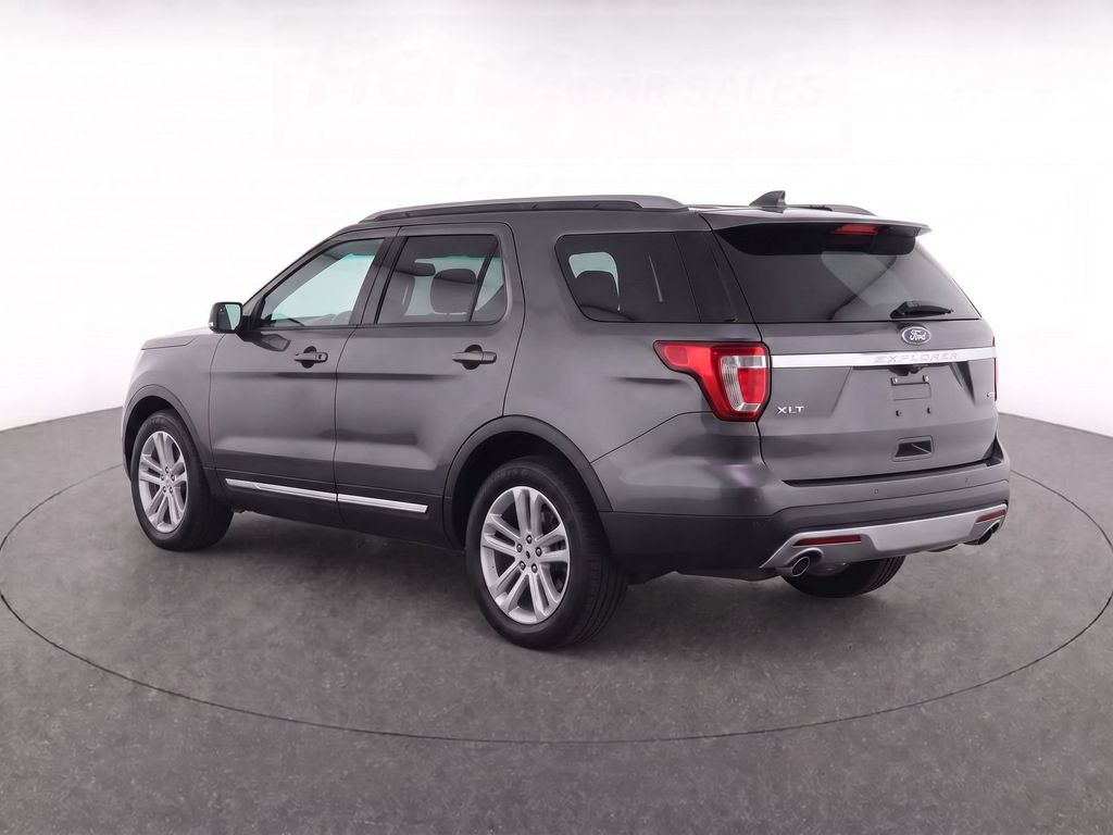 Used 2017 Magnetic Ford XLT image 4