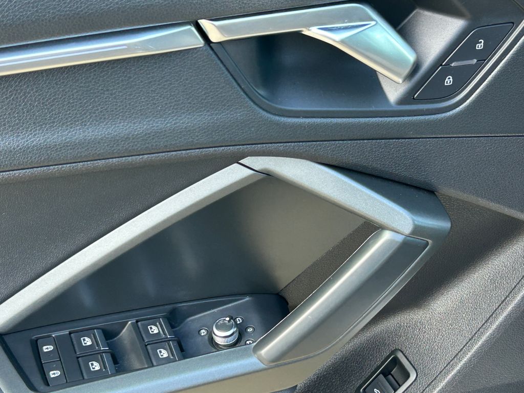 Thumbnail: 2020 Audi Q3 - 12