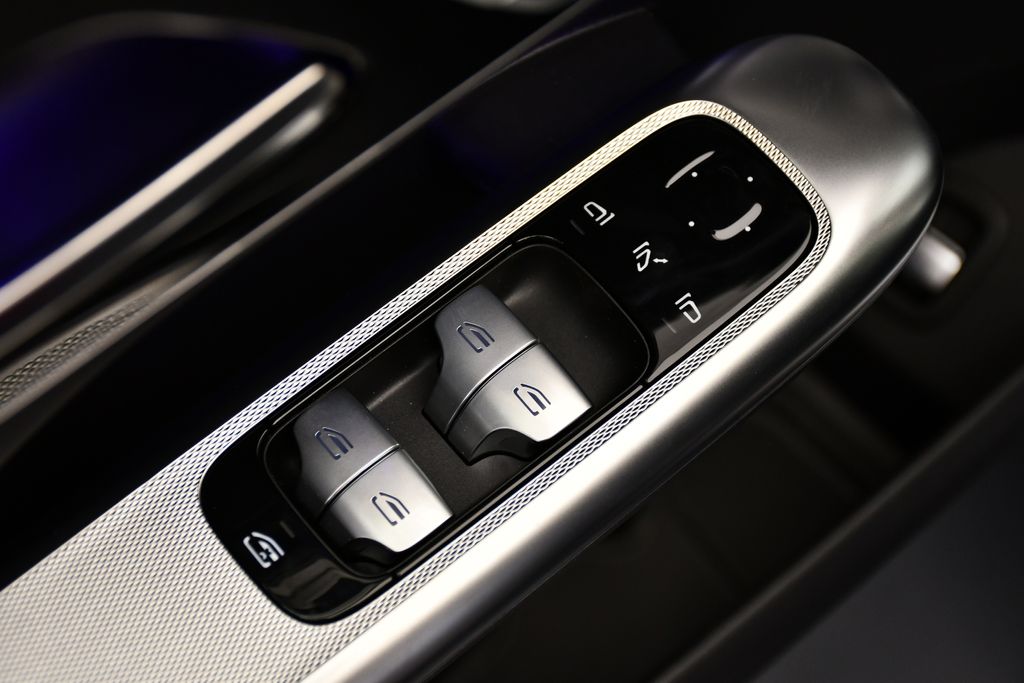 2025 Mercedes-Benz GLC 300 32