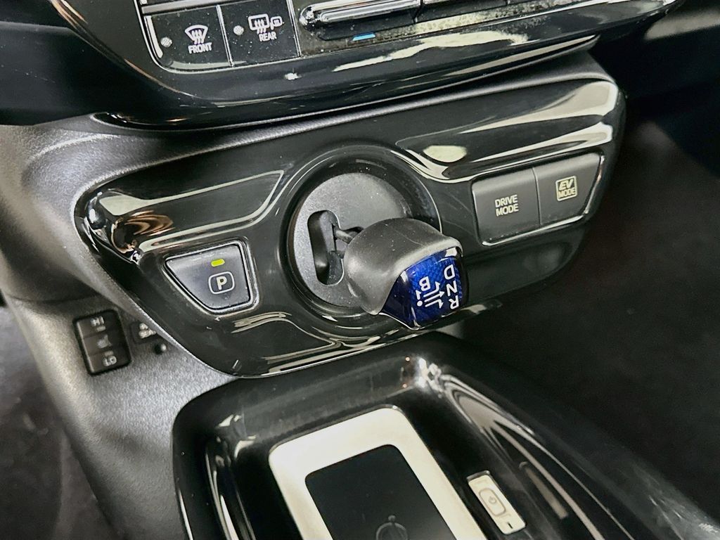 Thumbnail: 2016 Toyota Prius - 17