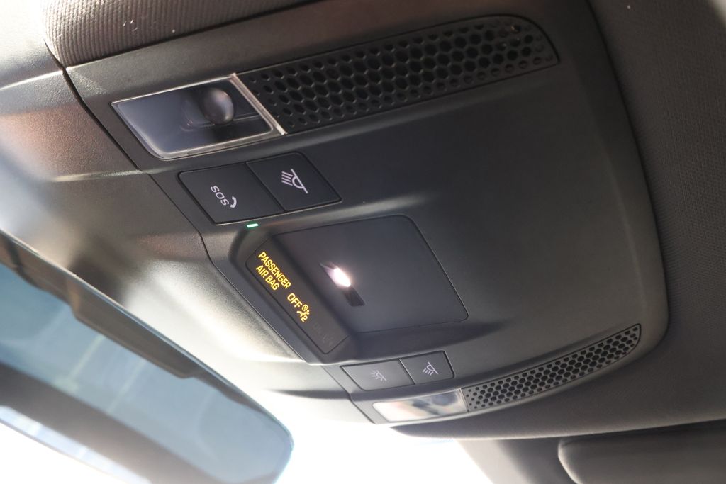 Thumbnail: 2022 Porsche Taycan - 31